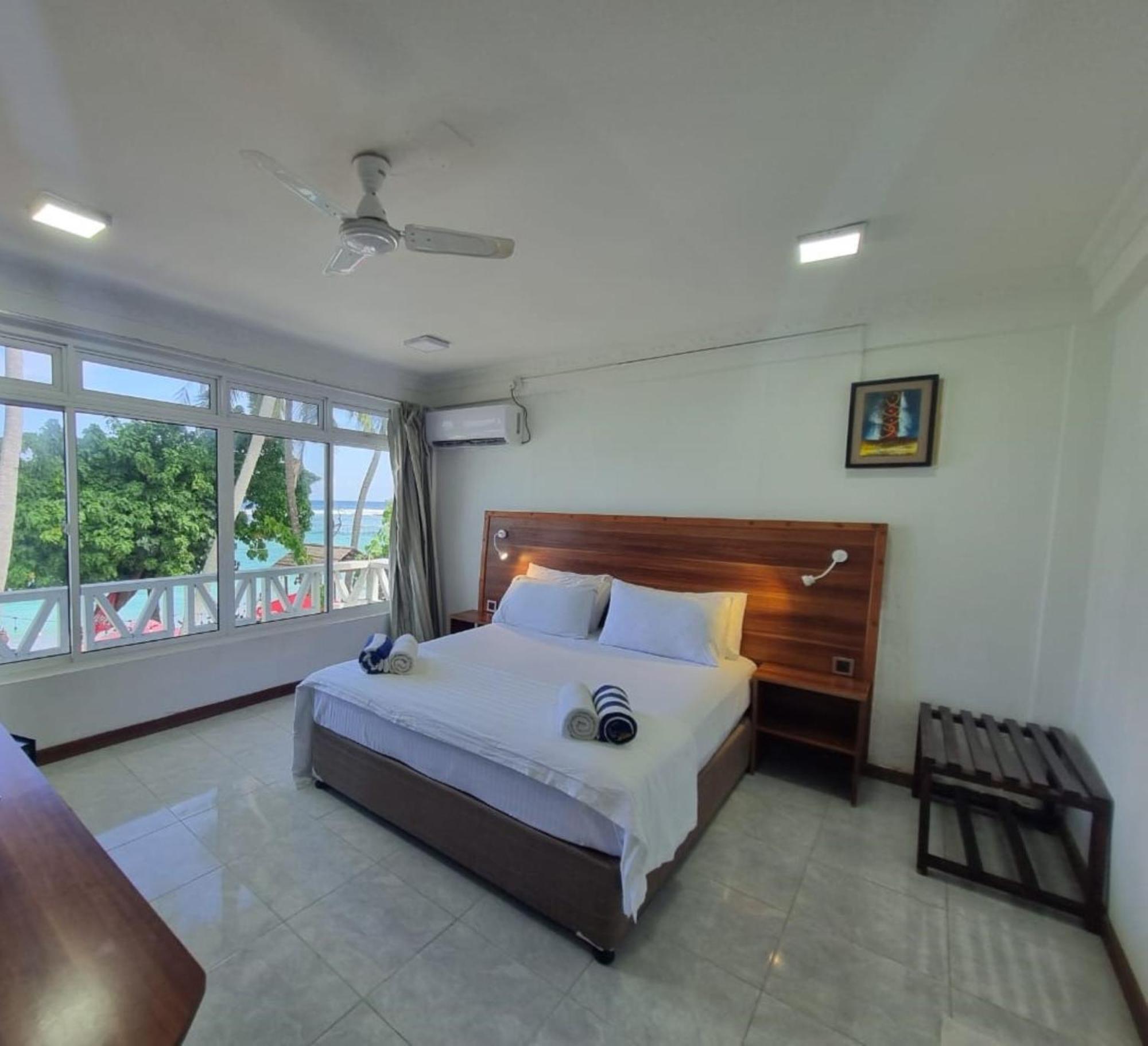 ホテル Batuta Maldives Surf View スルスドゥー エクステリア 写真