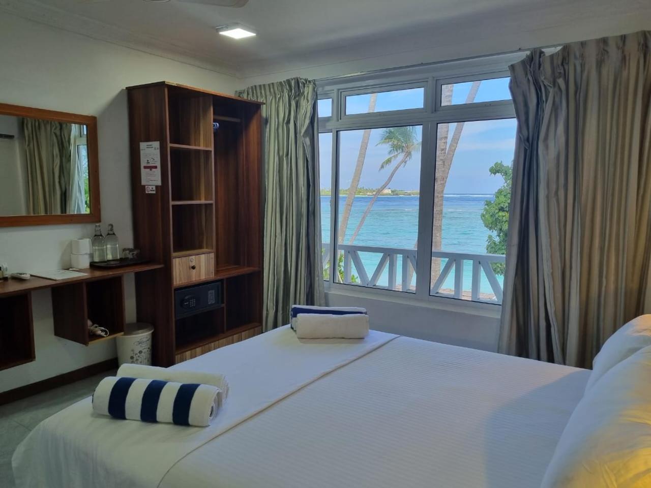 ホテル Batuta Maldives Surf View スルスドゥー エクステリア 写真