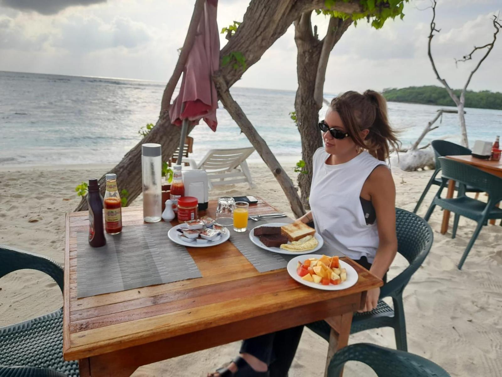 ホテル Batuta Maldives Surf View スルスドゥー エクステリア 写真