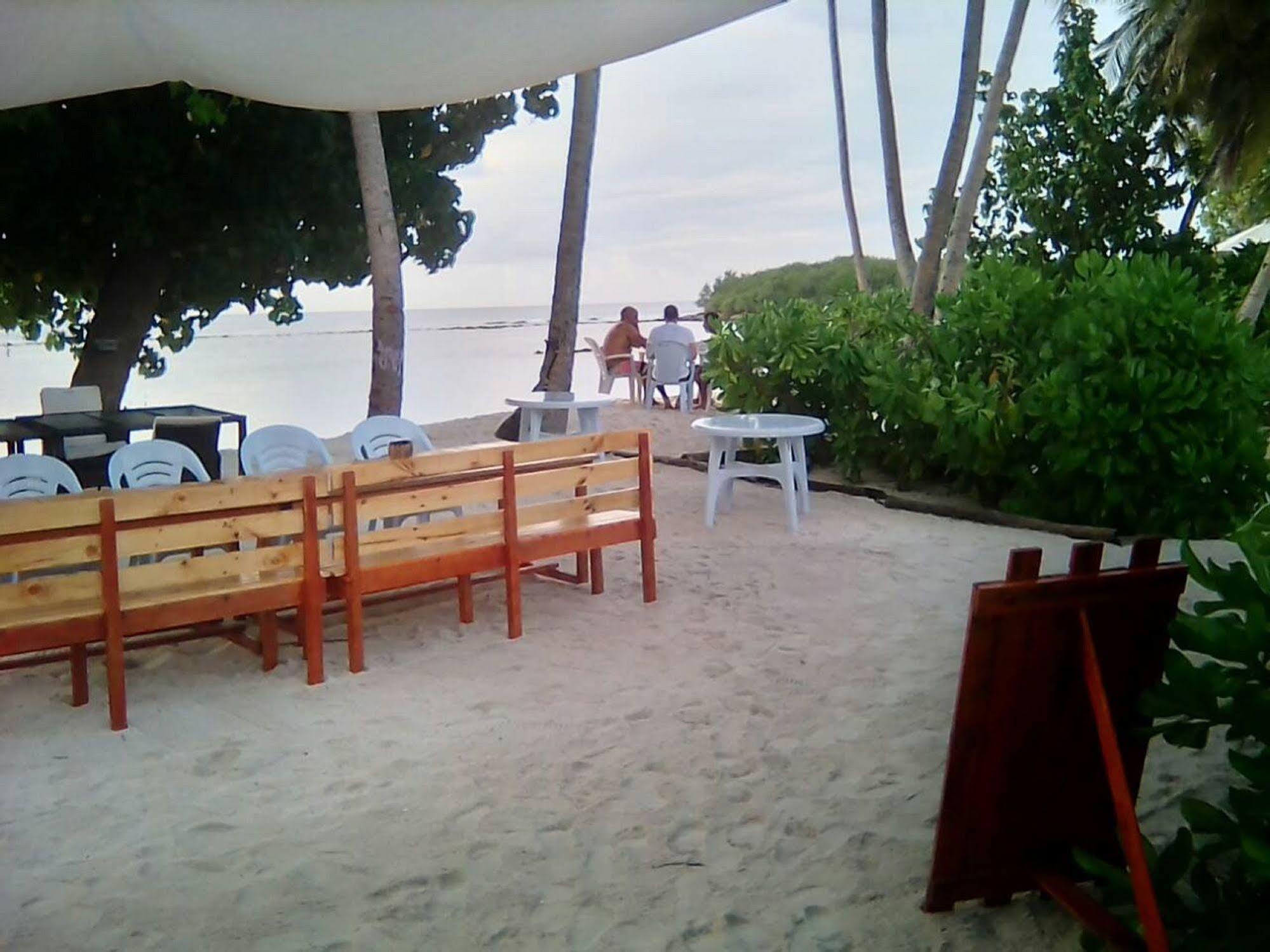 ホテル Batuta Maldives Surf View スルスドゥー エクステリア 写真